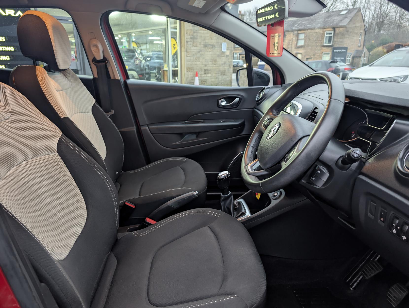 Renault Captur 0.9 TCe ENERGY Iconic SUV 5dr Petrol Manual Euro 6 (s/s) (90 ps)