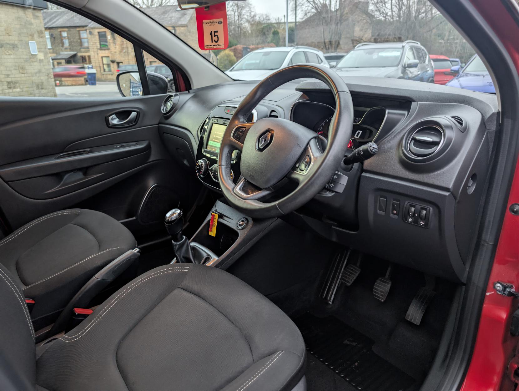 Renault Captur 0.9 TCe ENERGY Iconic SUV 5dr Petrol Manual Euro 6 (s/s) (90 ps)