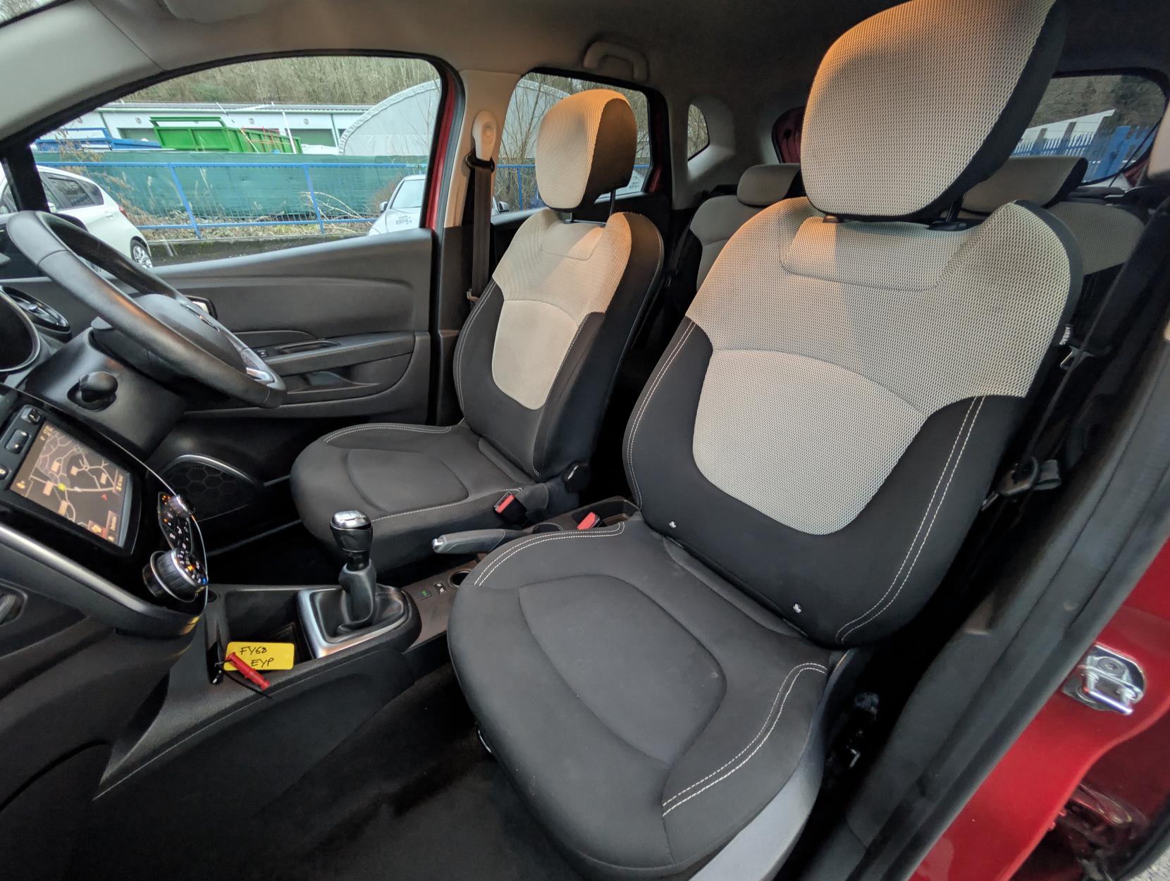 Renault Captur 0.9 TCe ENERGY Iconic SUV 5dr Petrol Manual Euro 6 (s/s) (90 ps)