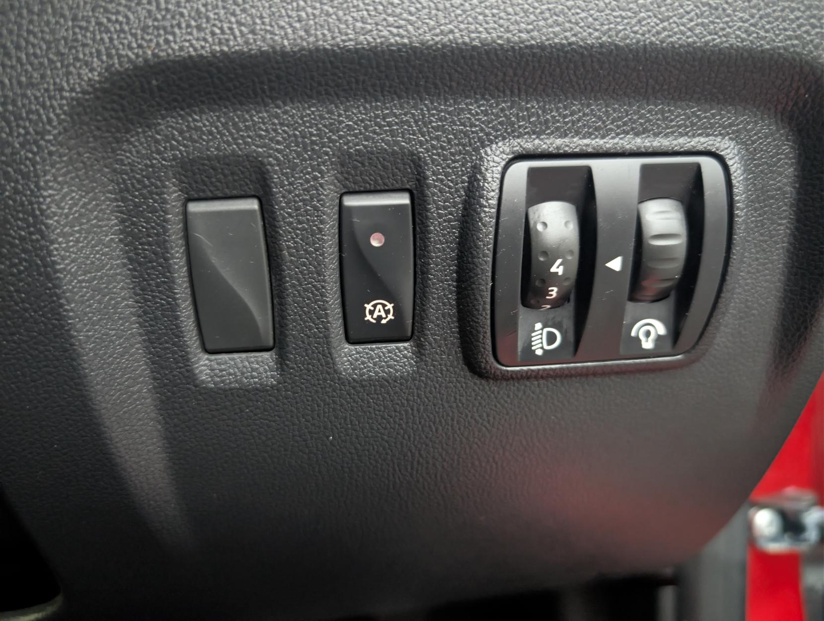 Renault Captur 0.9 TCe ENERGY Iconic SUV 5dr Petrol Manual Euro 6 (s/s) (90 ps)