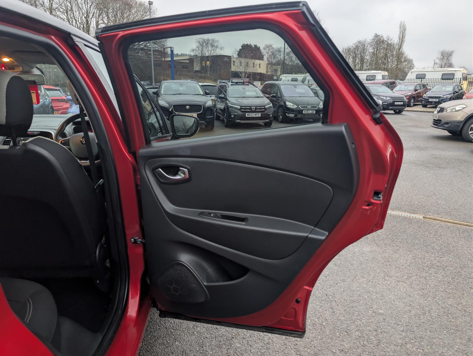 Renault Captur 0.9 TCe ENERGY Iconic SUV 5dr Petrol Manual Euro 6 (s/s) (90 ps)