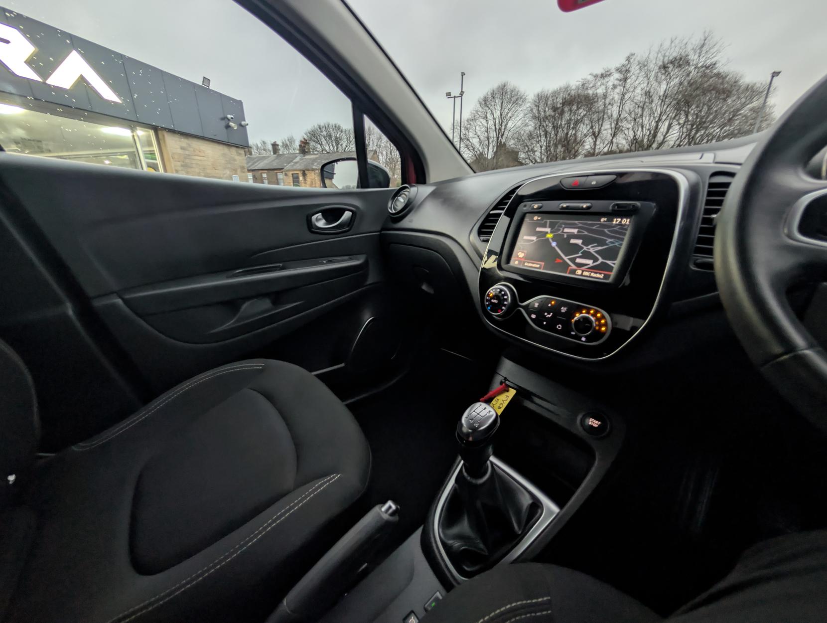 Renault Captur 0.9 TCe ENERGY Iconic SUV 5dr Petrol Manual Euro 6 (s/s) (90 ps)