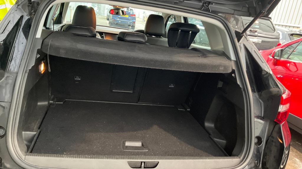 Vauxhall Grandland X 1.2 Turbo GPF Sport Nav SUV 5dr Petrol Manual Euro 6 (s/s) (130 ps)