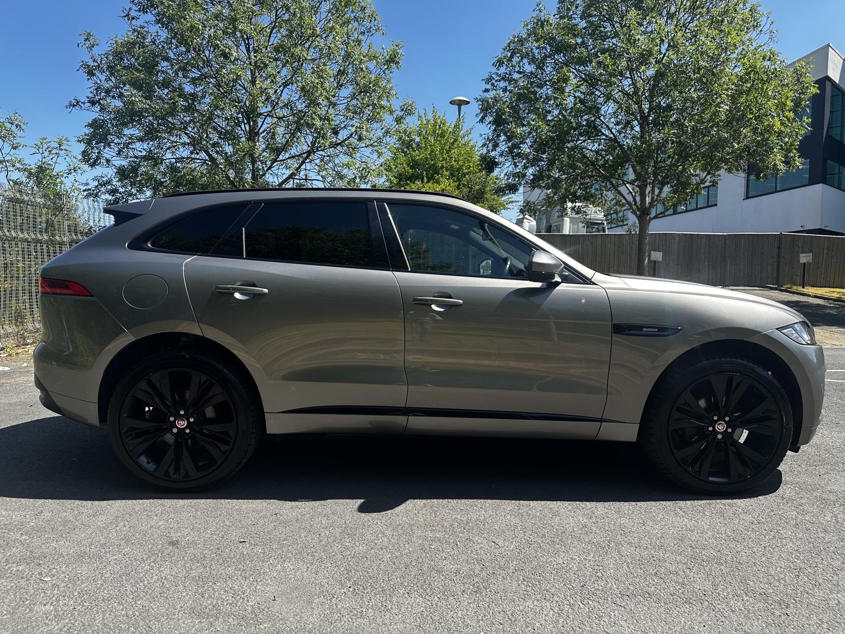 Jaguar F-PACE 2.0 D240 R-Sport SUV 5dr Diesel Auto AWD Euro 6 (s/s) (240 ps)