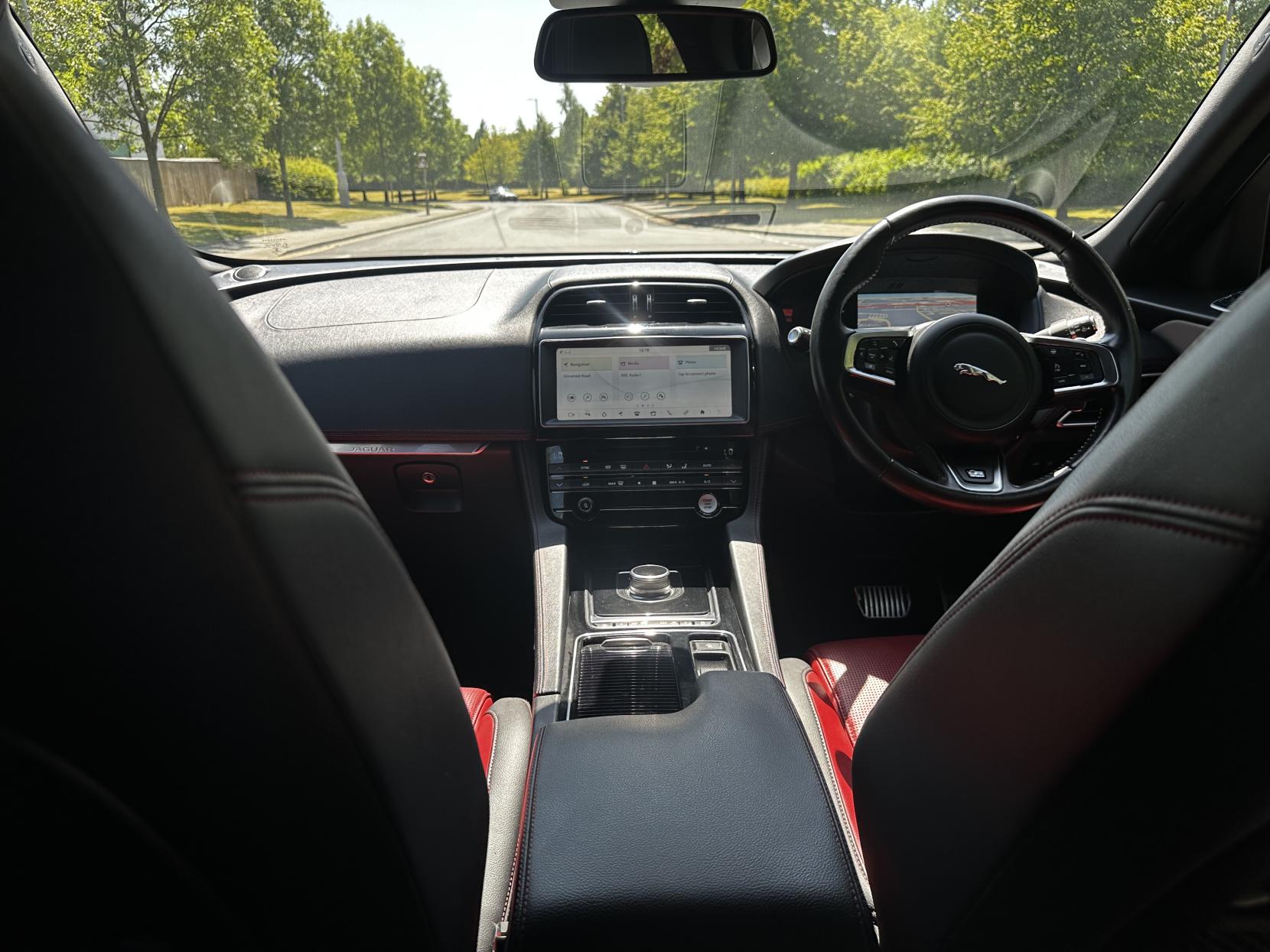 Jaguar F-PACE 2.0 D240 R-Sport SUV 5dr Diesel Auto AWD Euro 6 (s/s) (240 ps)