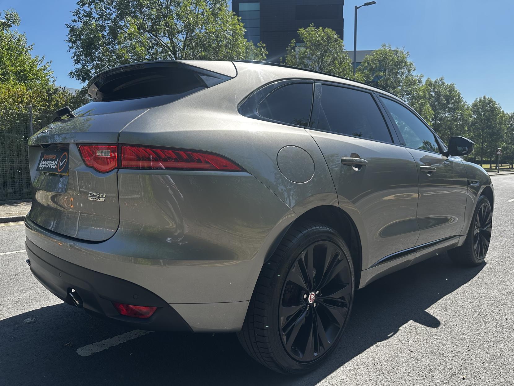 Jaguar F-PACE 2.0 D240 R-Sport SUV 5dr Diesel Auto AWD Euro 6 (s/s) (240 ps)