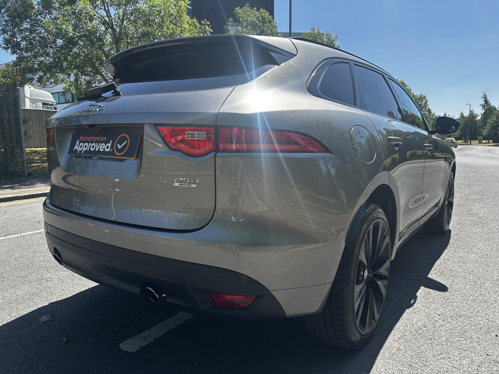 Jaguar F-PACE 2.0 D240 R-Sport SUV 5dr Diesel Auto AWD Euro 6 (s/s) (240 ps)