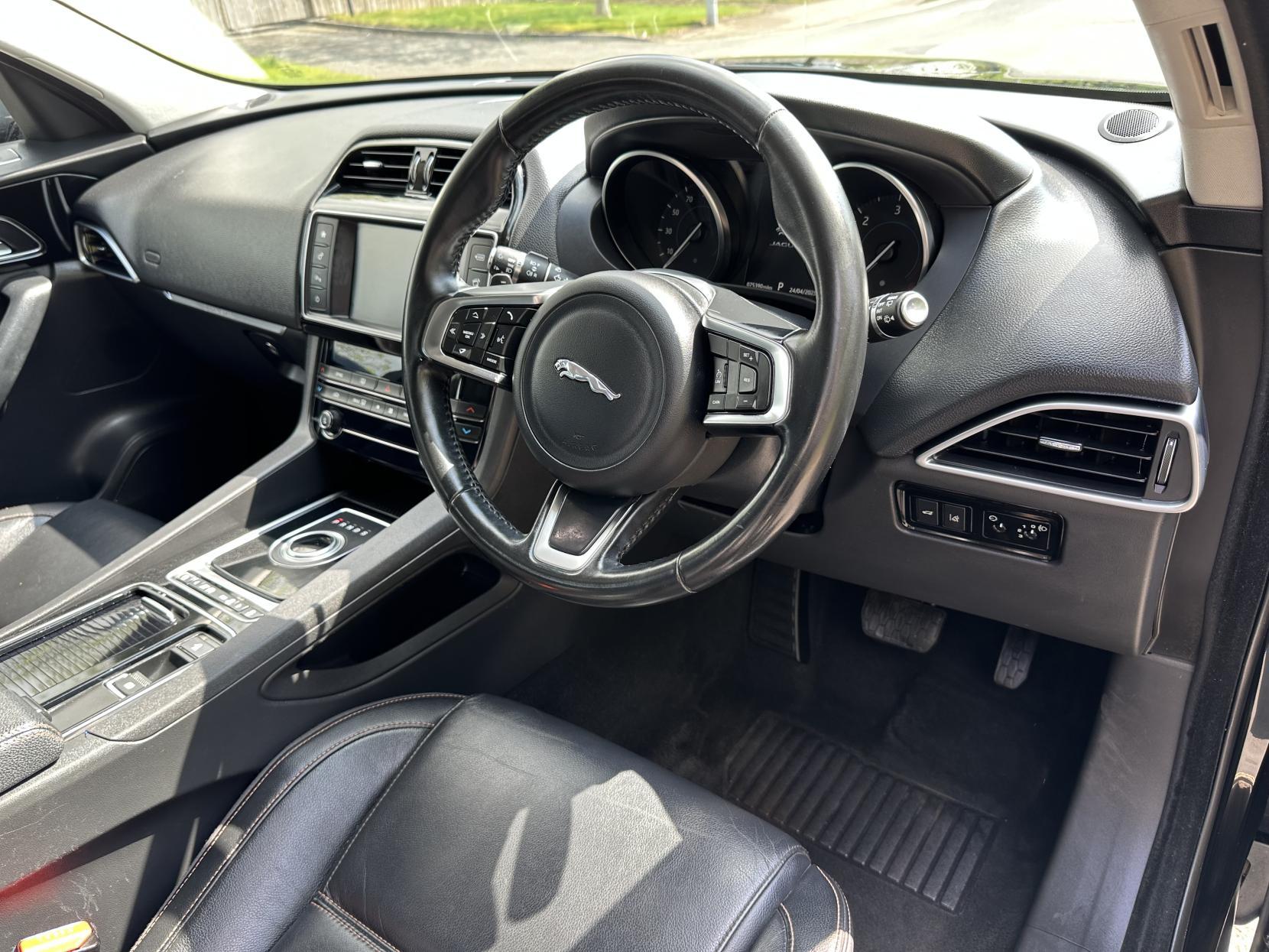 Jaguar F-PACE 2.0 D180 Prestige SUV 5dr Diesel Auto Euro 6 (s/s) (180 ps)