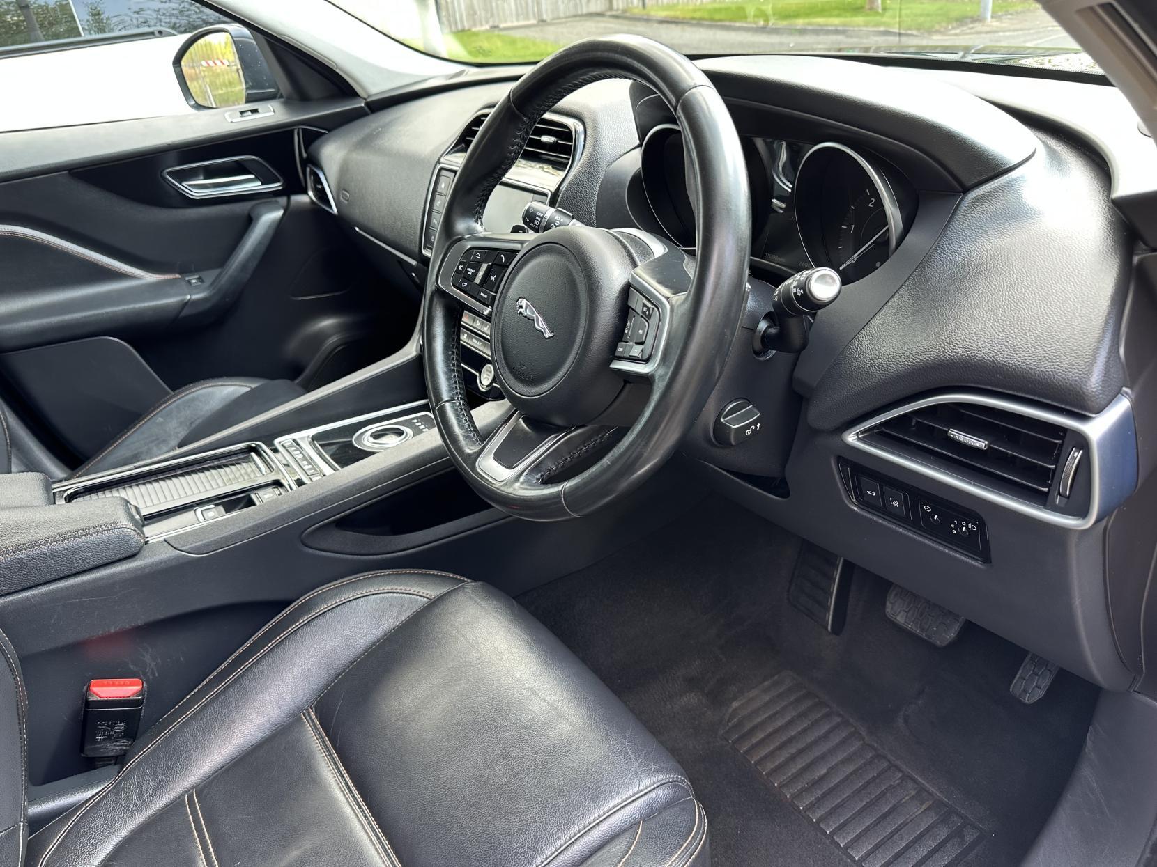 Jaguar F-PACE 2.0 D180 Prestige SUV 5dr Diesel Auto Euro 6 (s/s) (180 ps)