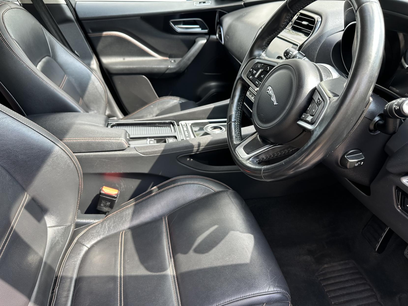 Jaguar F-PACE 2.0 D180 Prestige SUV 5dr Diesel Auto Euro 6 (s/s) (180 ps)