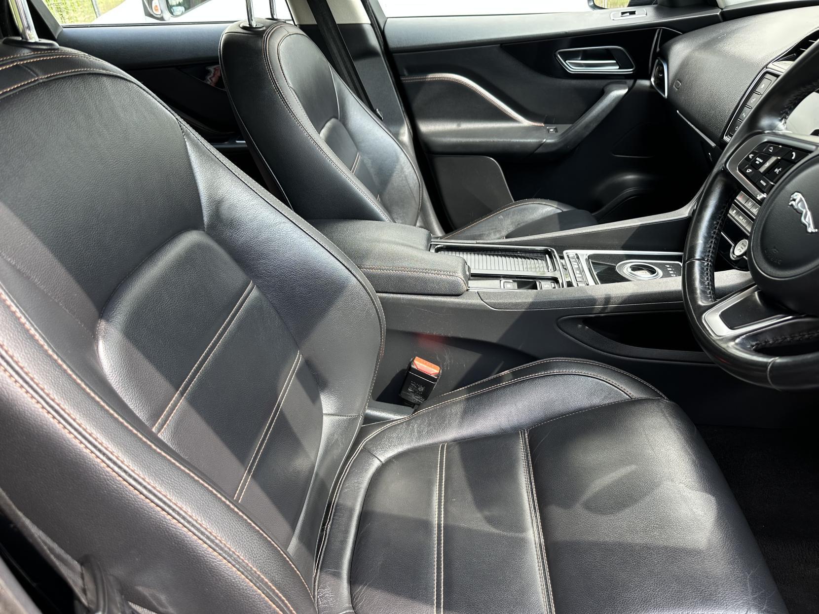 Jaguar F-PACE 2.0 D180 Prestige SUV 5dr Diesel Auto Euro 6 (s/s) (180 ps)