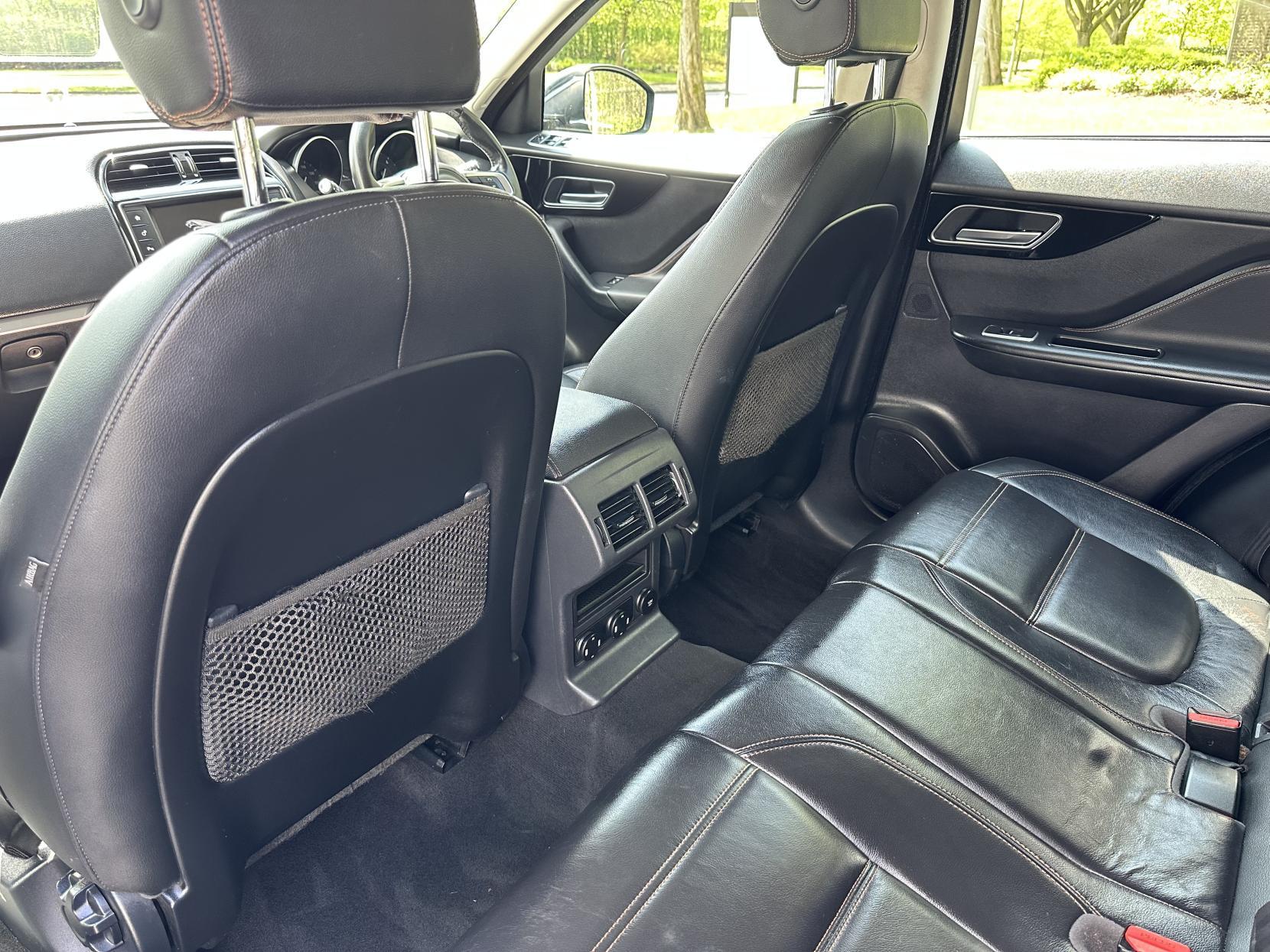 Jaguar F-PACE 2.0 D180 Prestige SUV 5dr Diesel Auto Euro 6 (s/s) (180 ps)