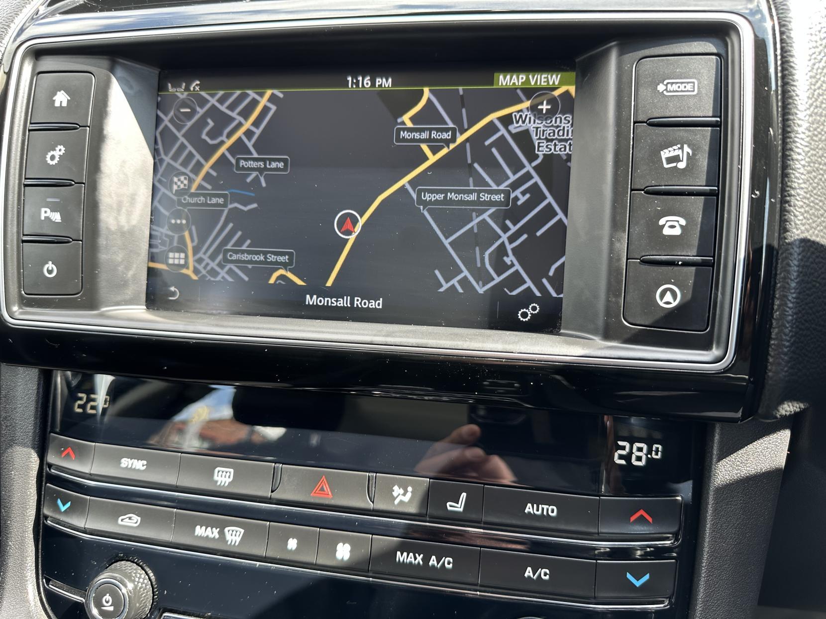 Jaguar F-PACE 2.0 D180 Prestige SUV 5dr Diesel Auto Euro 6 (s/s) (180 ps)