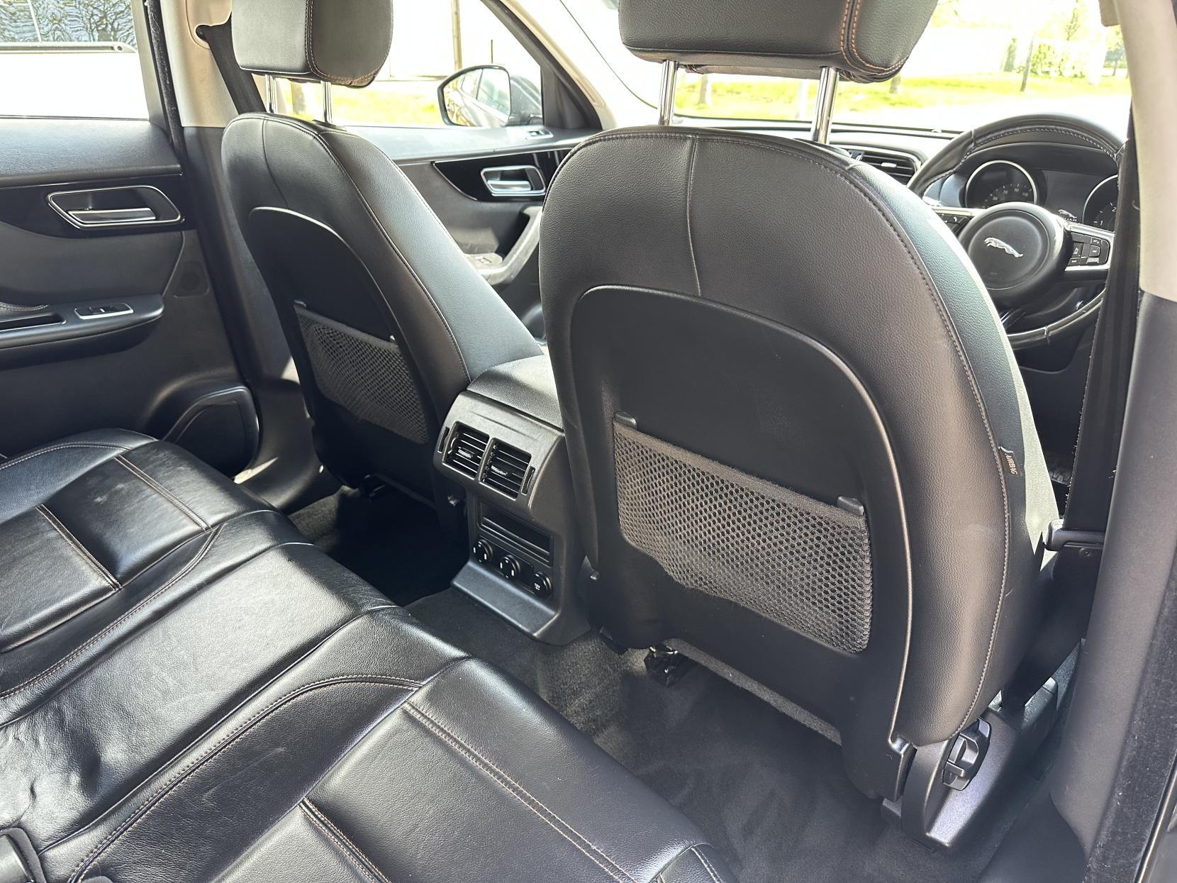 Jaguar F-PACE 2.0 D180 Prestige SUV 5dr Diesel Auto Euro 6 (s/s) (180 ps)