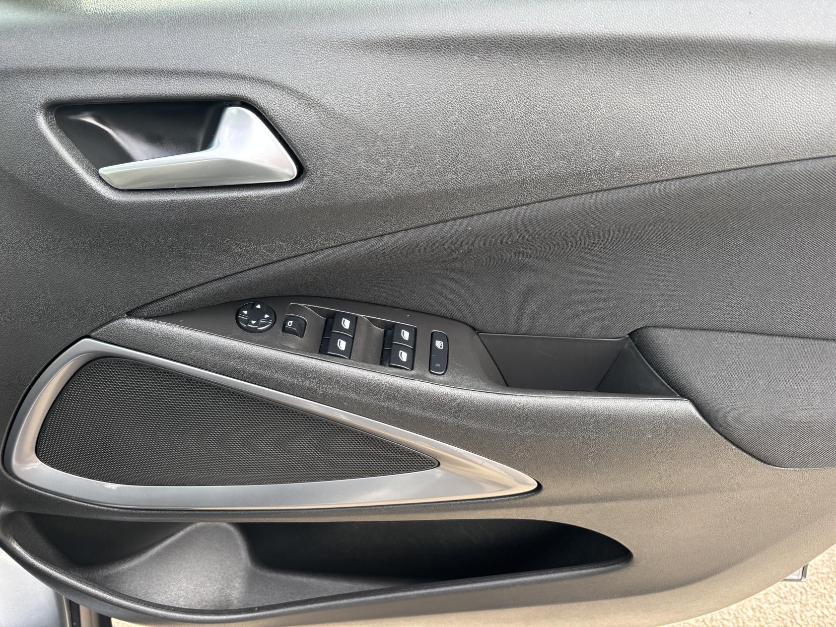 Vauxhall Crossland X 1.2 SE SUV 5dr Petrol Manual Euro 6 (83 ps)