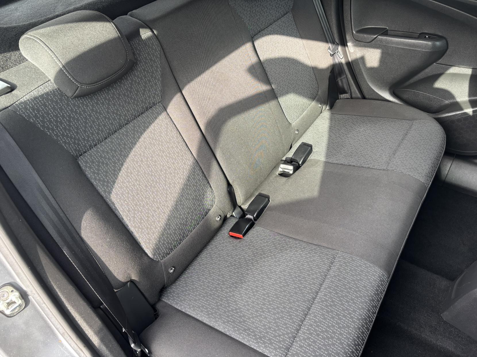 Vauxhall Crossland X 1.2 SE SUV 5dr Petrol Manual Euro 6 (83 ps)