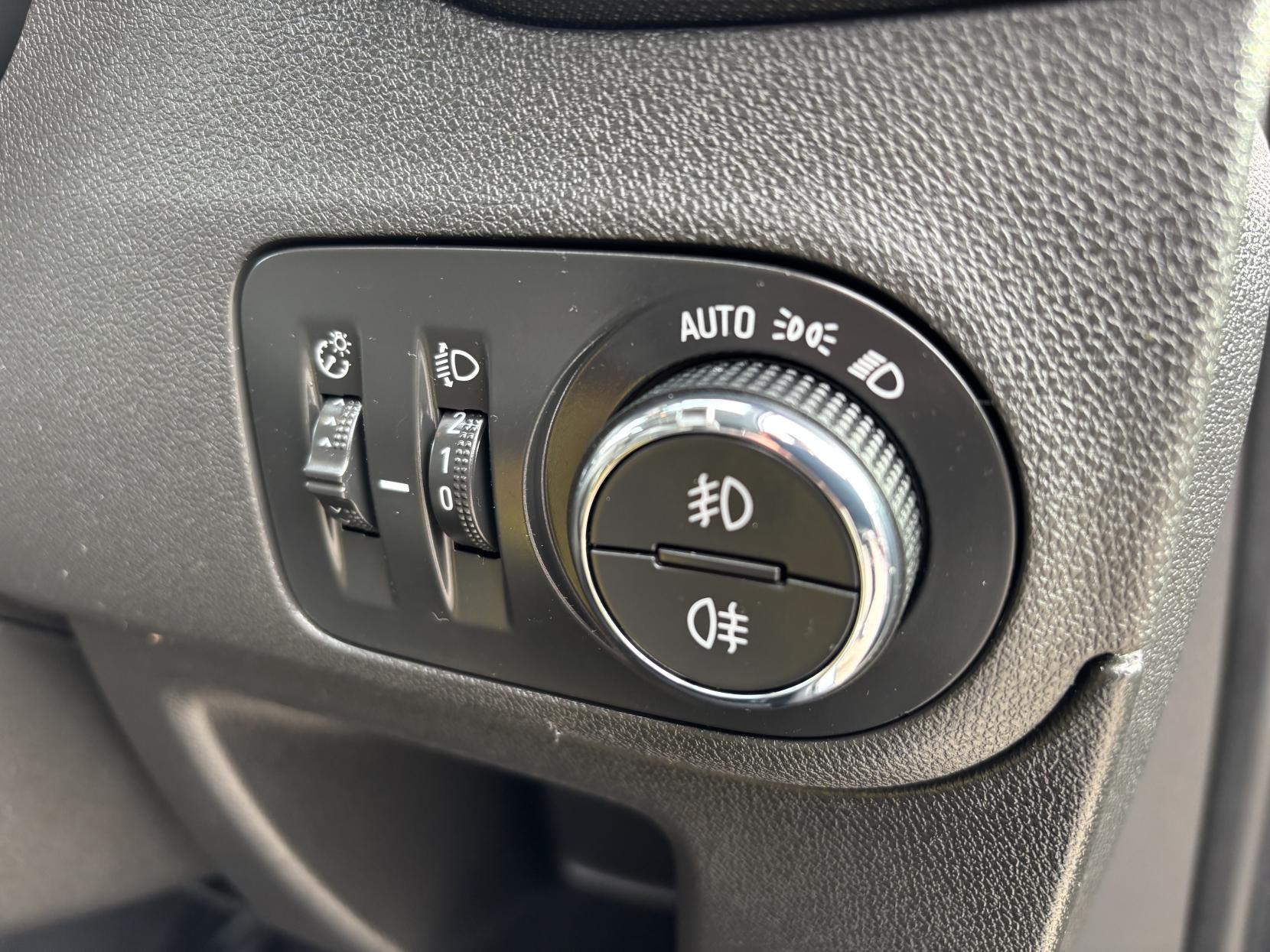 Vauxhall Crossland X 1.2 SE SUV 5dr Petrol Manual Euro 6 (83 ps)