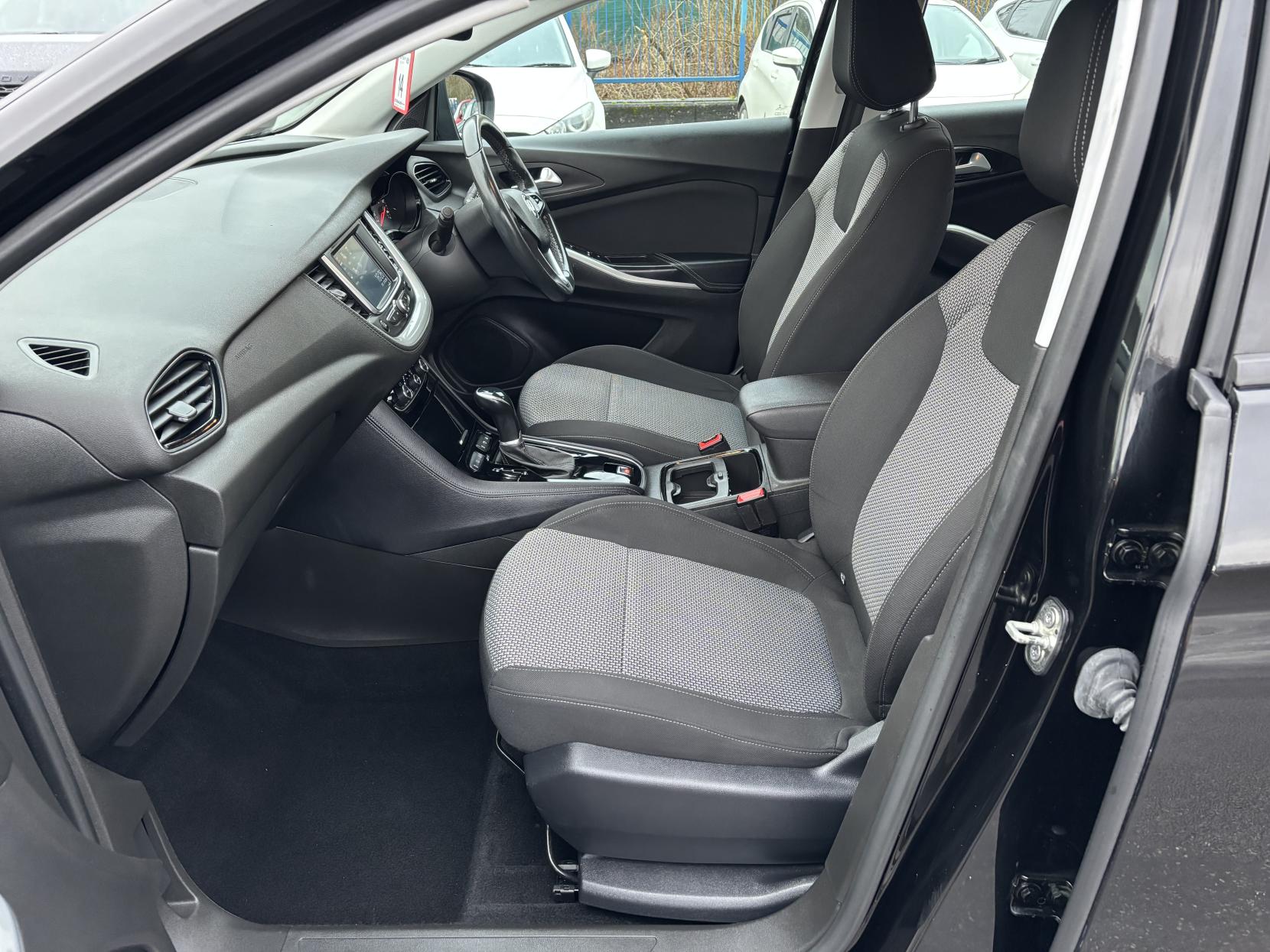 Vauxhall Grandland X 1.2 Turbo SE SUV 5dr Petrol Auto 8Spd Euro 6 (s/s) (130 ps)