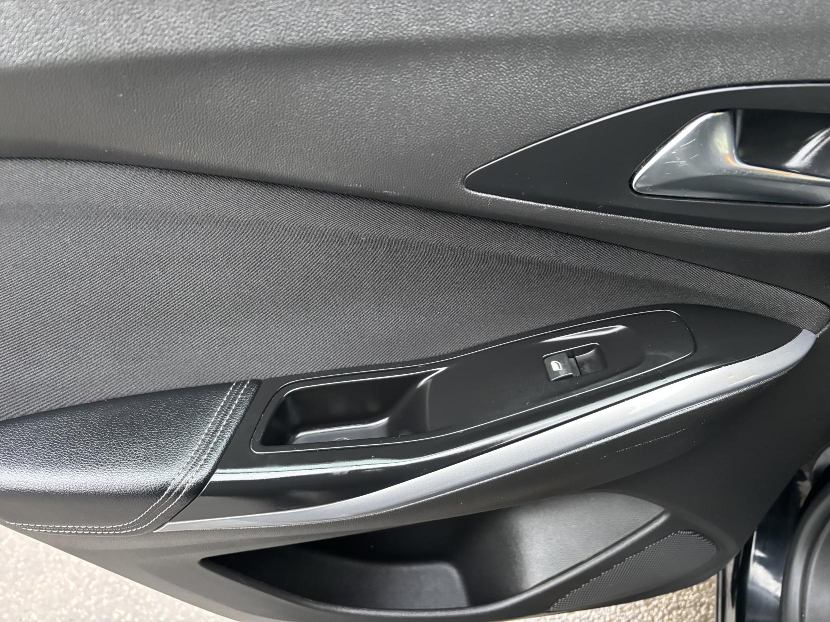 Vauxhall Grandland X 1.2 Turbo SE SUV 5dr Petrol Auto 8Spd Euro 6 (s/s) (130 ps)