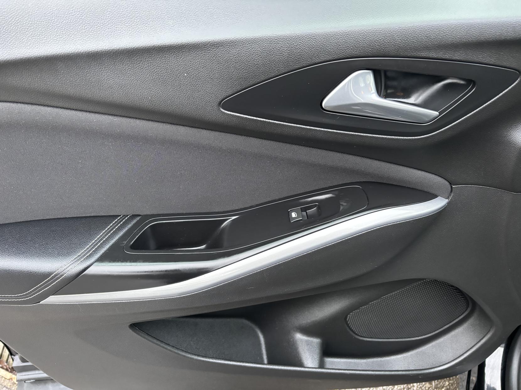 Vauxhall Grandland X 1.2 Turbo SE SUV 5dr Petrol Auto 8Spd Euro 6 (s/s) (130 ps)