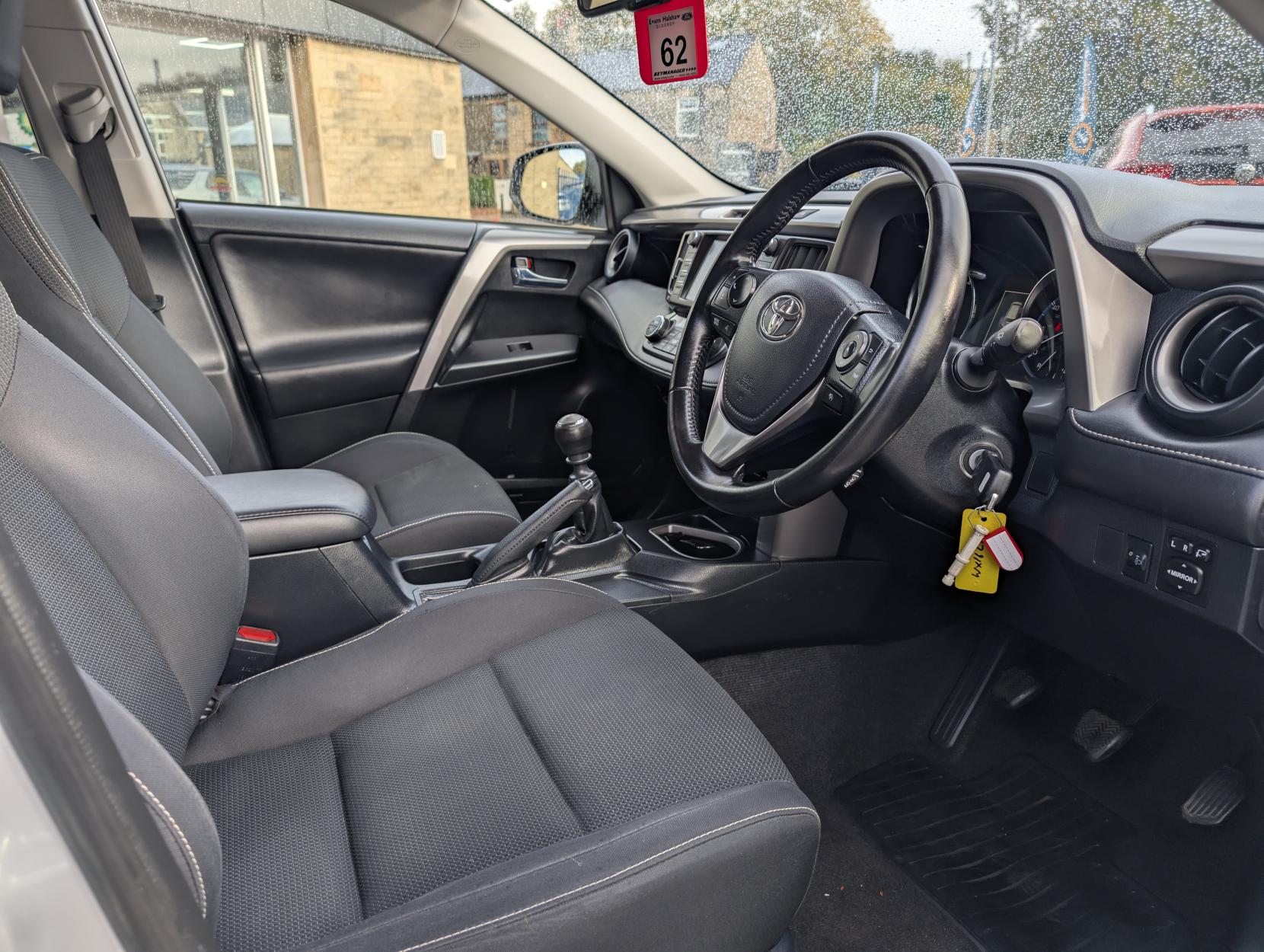 Toyota RAV4 2.0 D-4D Business Edition SUV 5dr Diesel Manual Euro 6 (s/s) (143 ps)