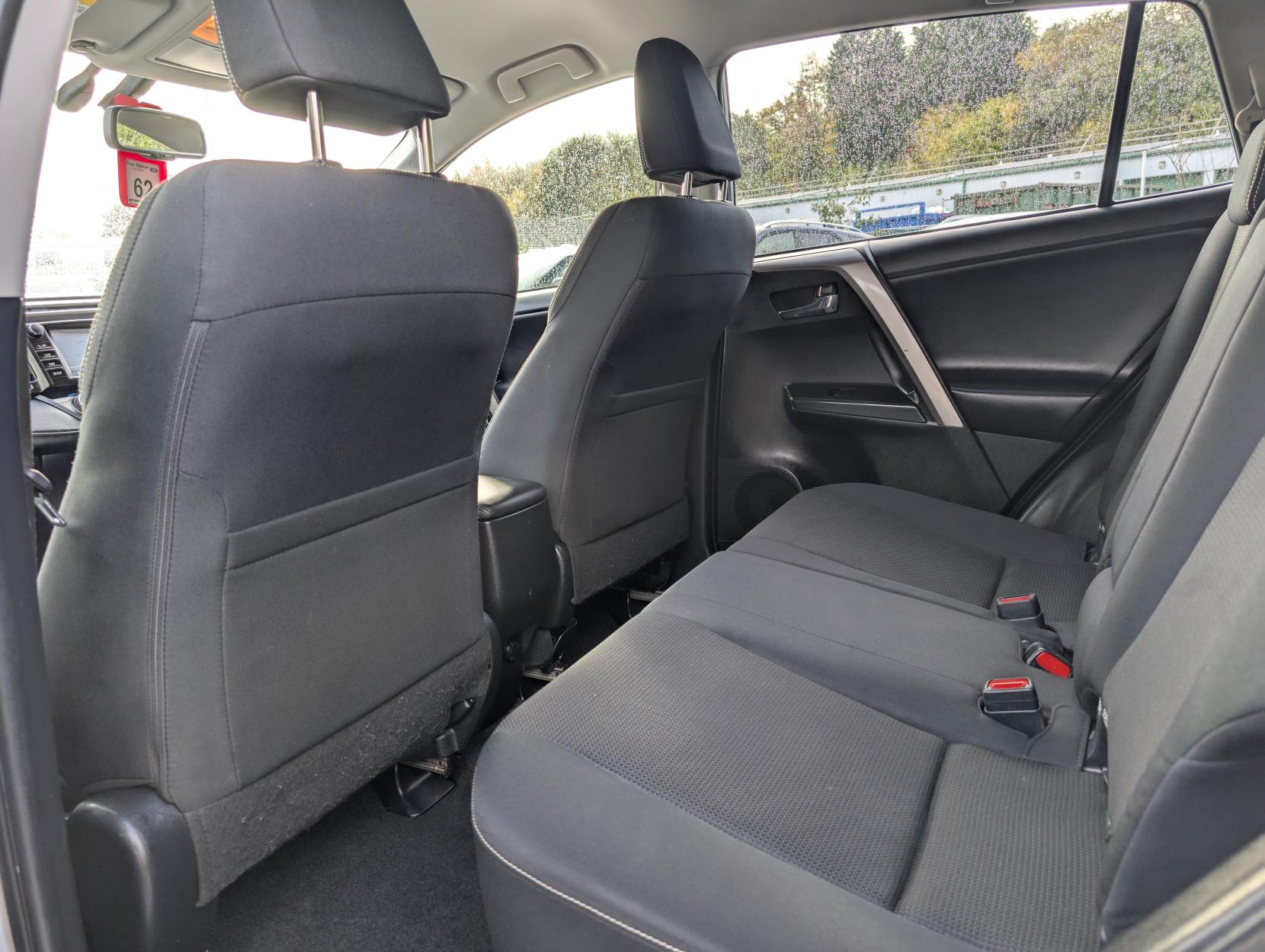 Toyota RAV4 2.0 D-4D Business Edition SUV 5dr Diesel Manual Euro 6 (s/s) (143 ps)