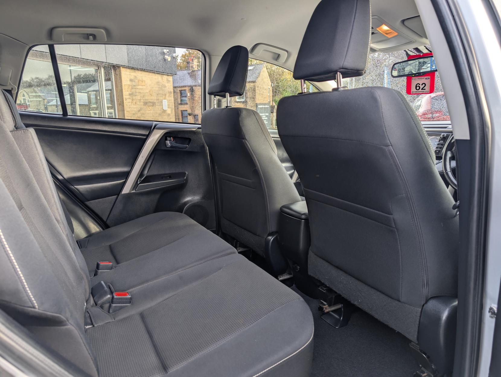 Toyota RAV4 2.0 D-4D Business Edition SUV 5dr Diesel Manual Euro 6 (s/s) (143 ps)