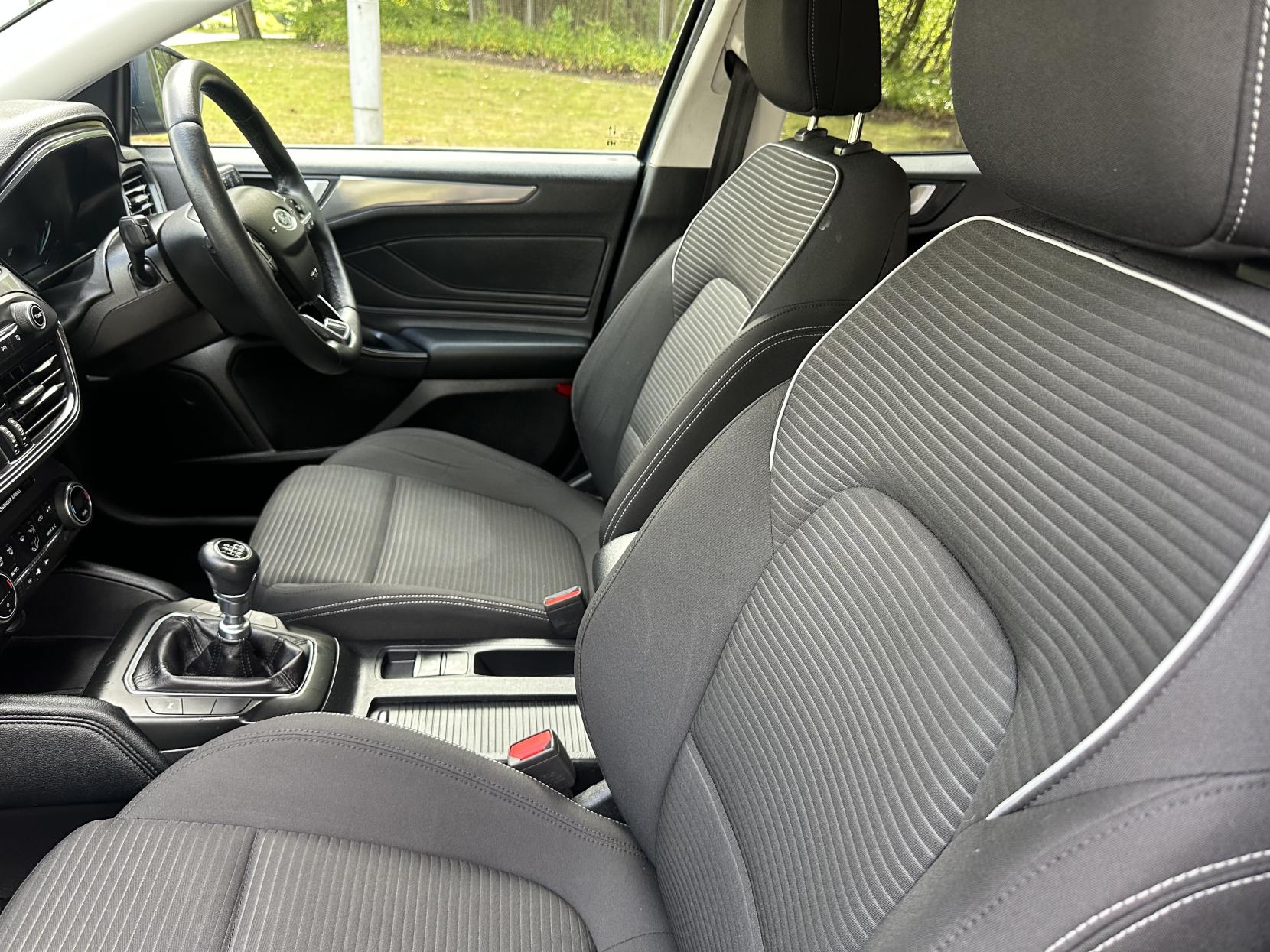 Ford Focus 1.0T EcoBoost Titanium Hatchback 5dr Petrol Manual Euro 6 (s/s) (125 ps)