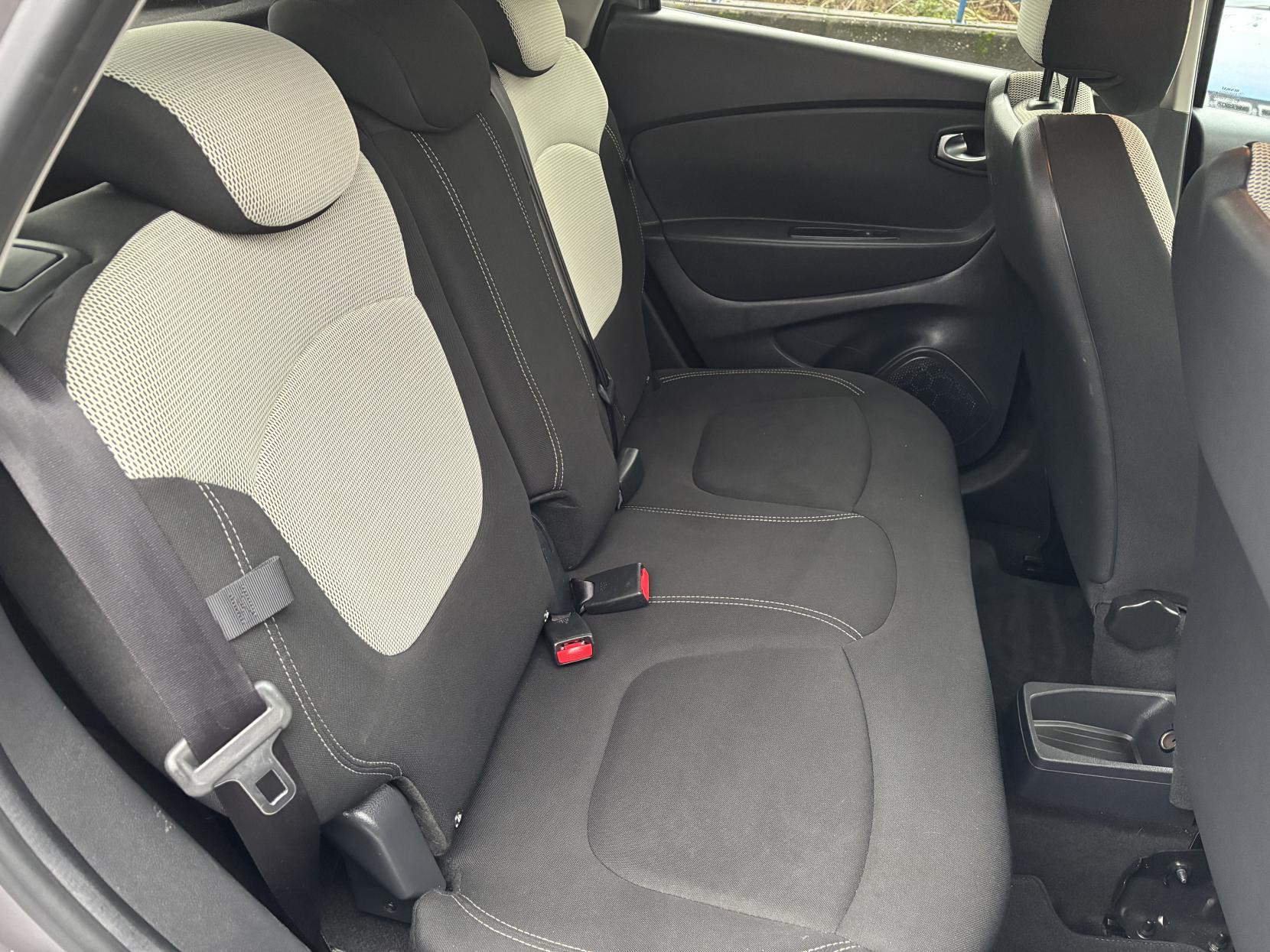 Renault Captur 0.9 TCe ENERGY Iconic SUV 5dr Petrol Manual Euro 6 (s/s) (90 ps)