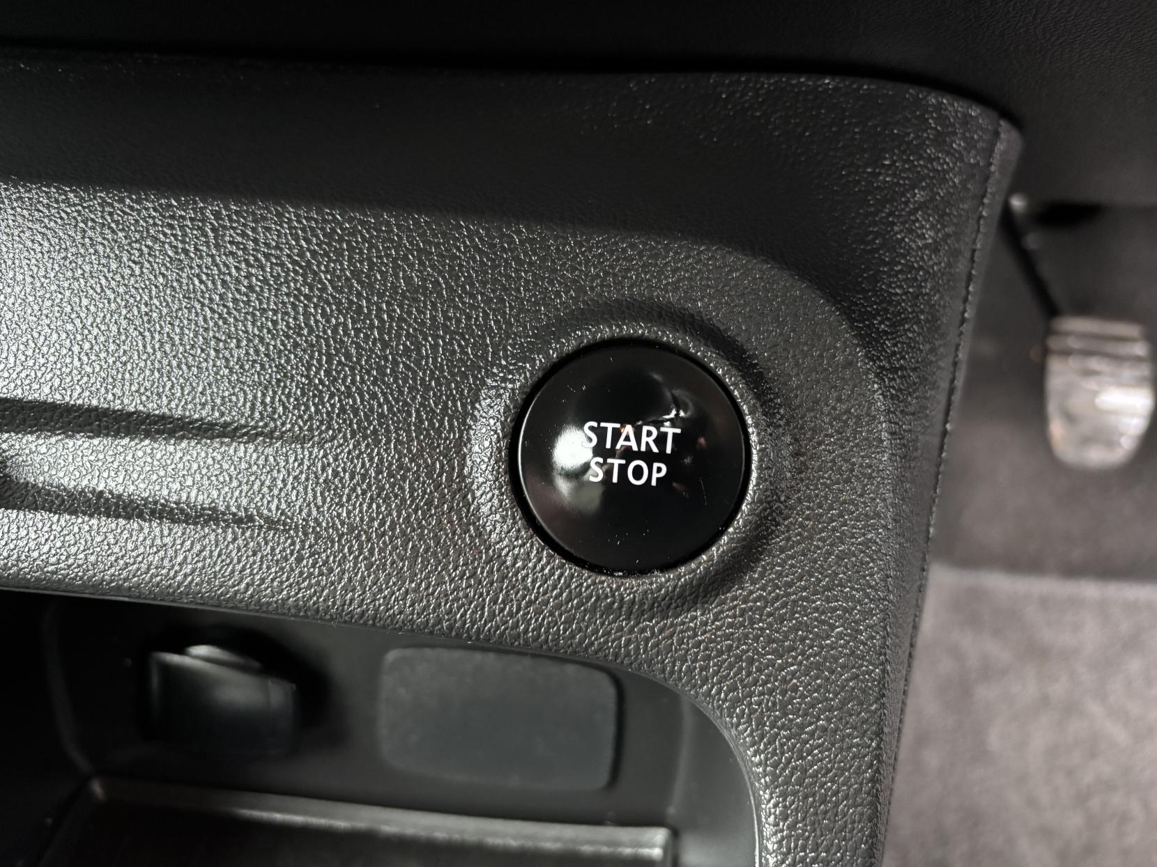 Renault Captur 0.9 TCe ENERGY Iconic SUV 5dr Petrol Manual Euro 6 (s/s) (90 ps)