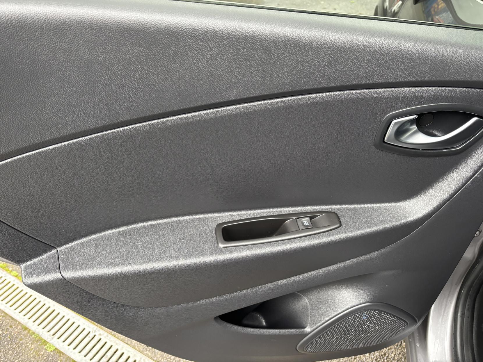 Renault Captur 0.9 TCe ENERGY Iconic SUV 5dr Petrol Manual Euro 6 (s/s) (90 ps)