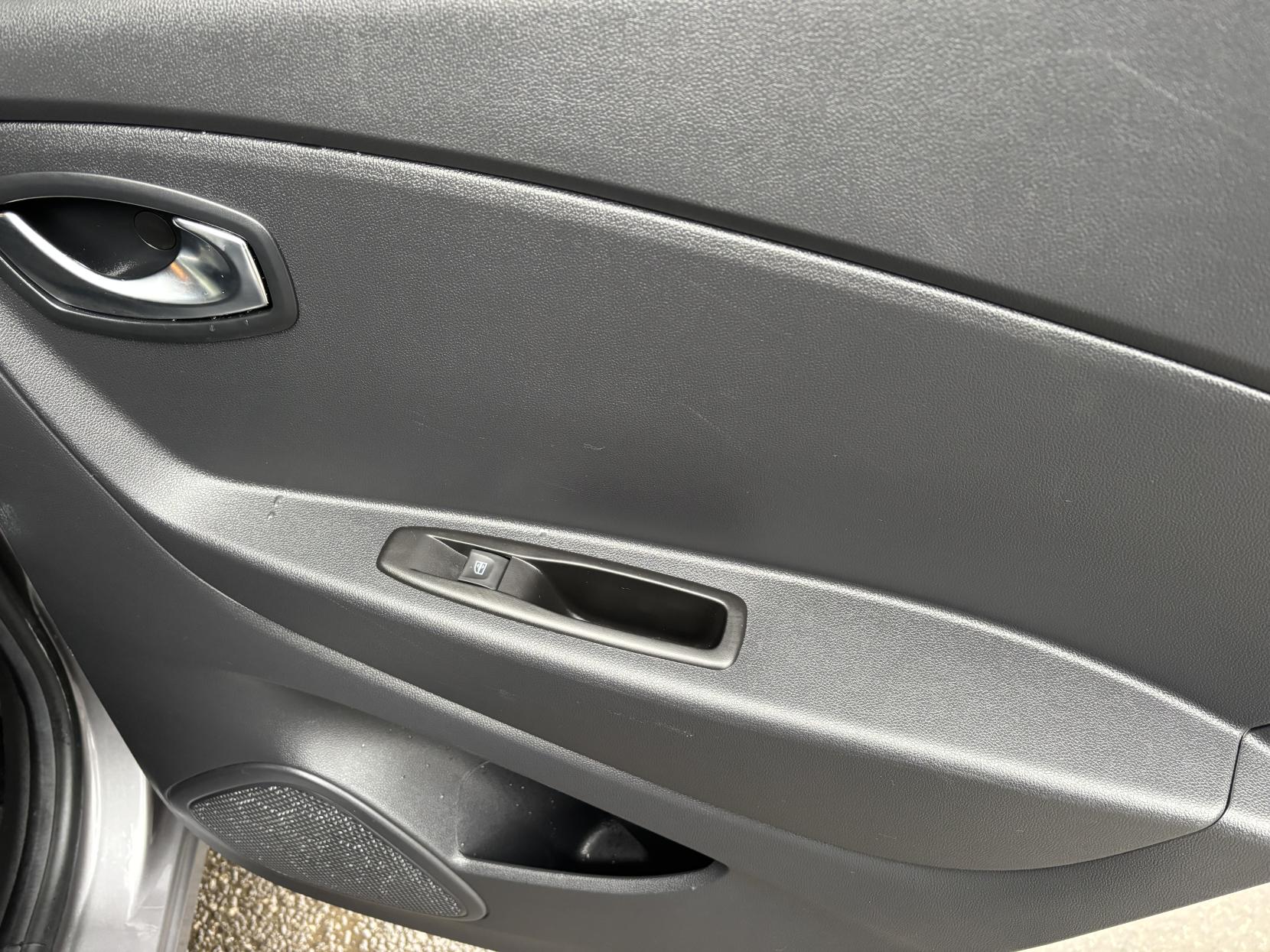 Renault Captur 0.9 TCe ENERGY Iconic SUV 5dr Petrol Manual Euro 6 (s/s) (90 ps)