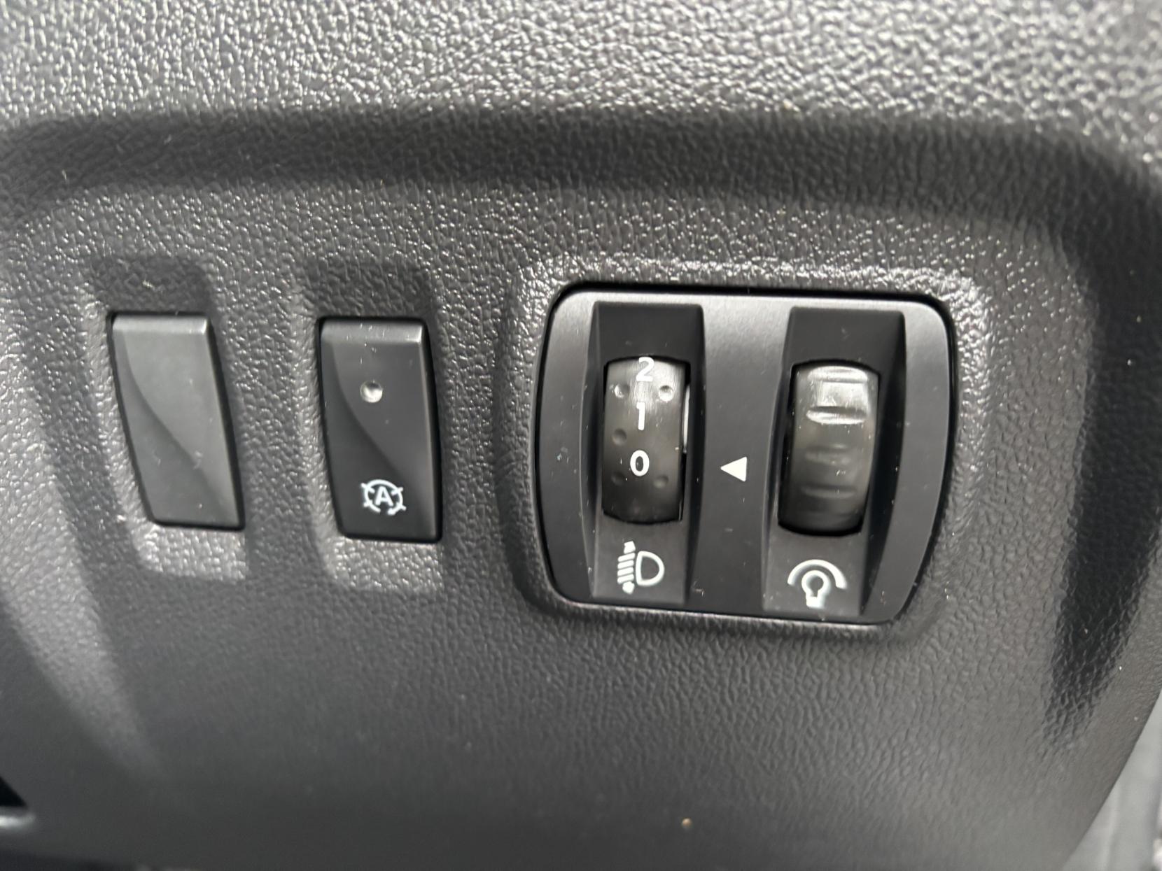 Renault Captur 0.9 TCe ENERGY Iconic SUV 5dr Petrol Manual Euro 6 (s/s) (90 ps)