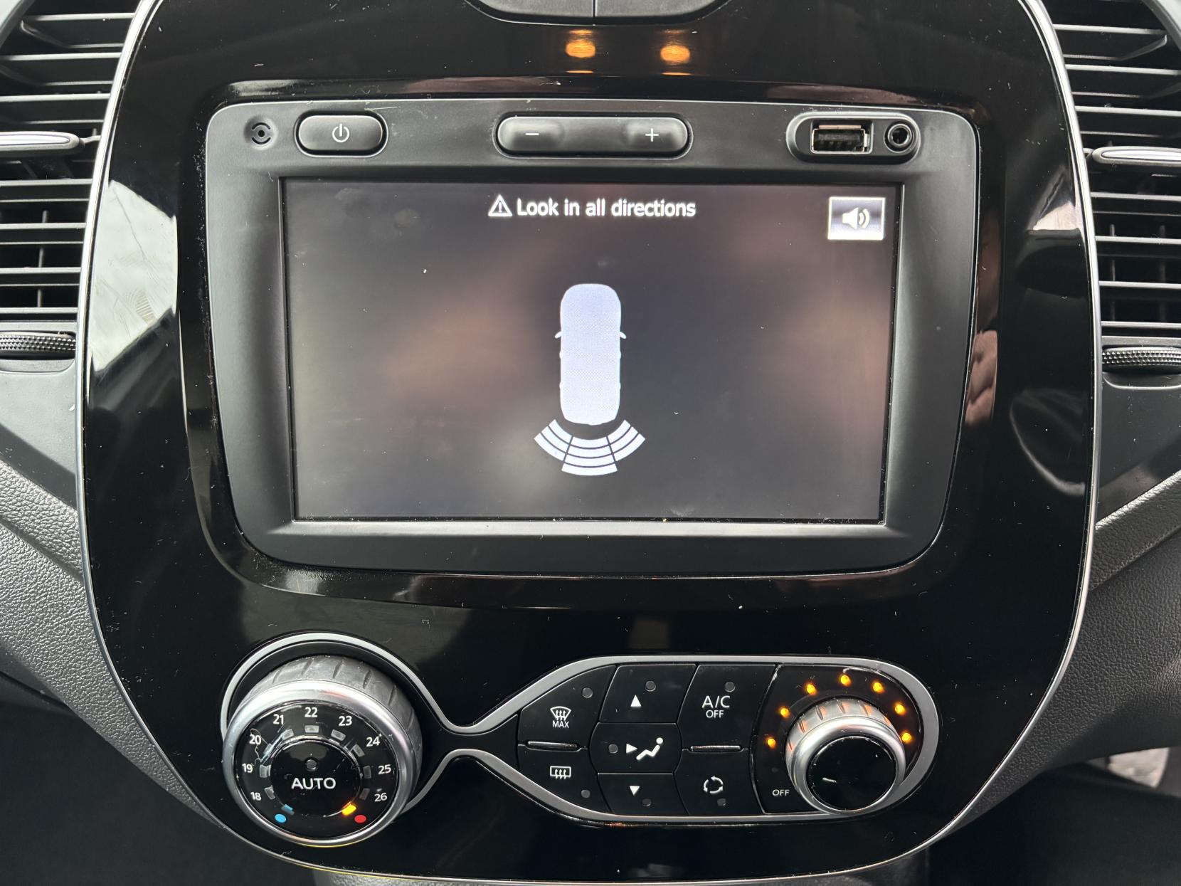 Renault Captur 0.9 TCe ENERGY Iconic SUV 5dr Petrol Manual Euro 6 (s/s) (90 ps)