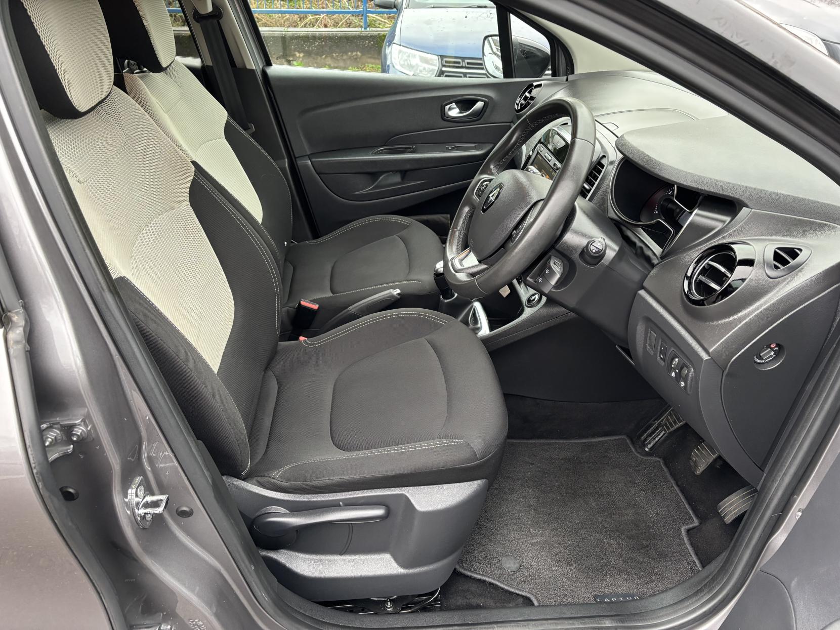 Renault Captur 0.9 TCe ENERGY Iconic SUV 5dr Petrol Manual Euro 6 (s/s) (90 ps)