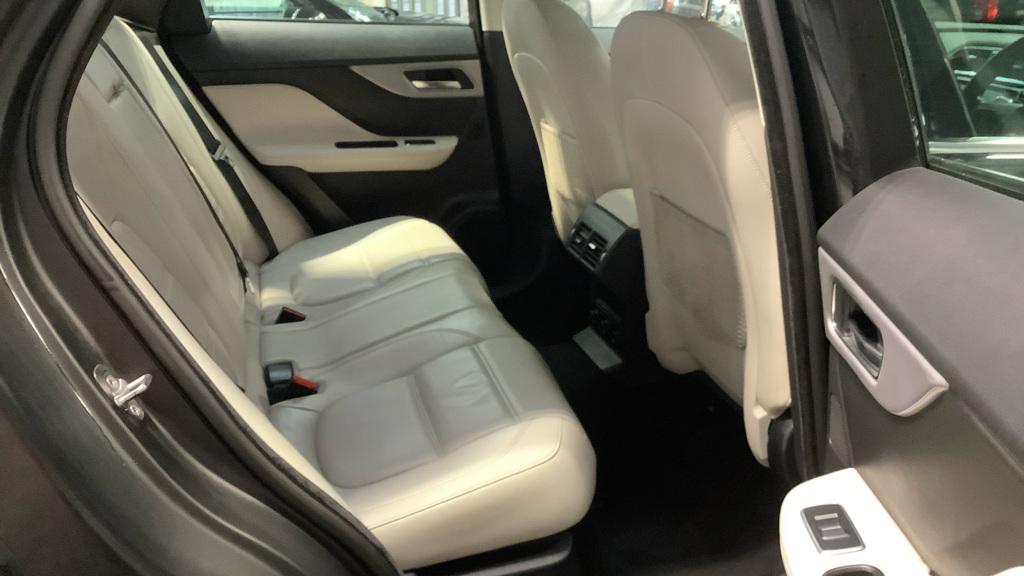 Jaguar F-PACE 2.0 D180 Prestige SUV 5dr Diesel Auto AWD Euro 6 (s/s) (180 ps)