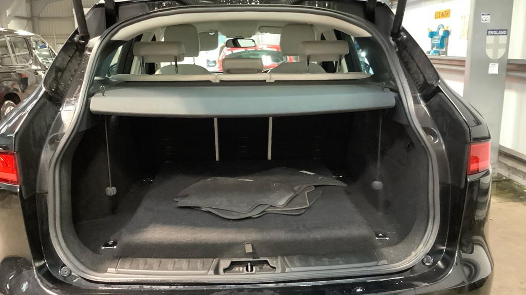 Jaguar F-PACE 2.0 D180 Prestige SUV 5dr Diesel Auto AWD Euro 6 (s/s) (180 ps)