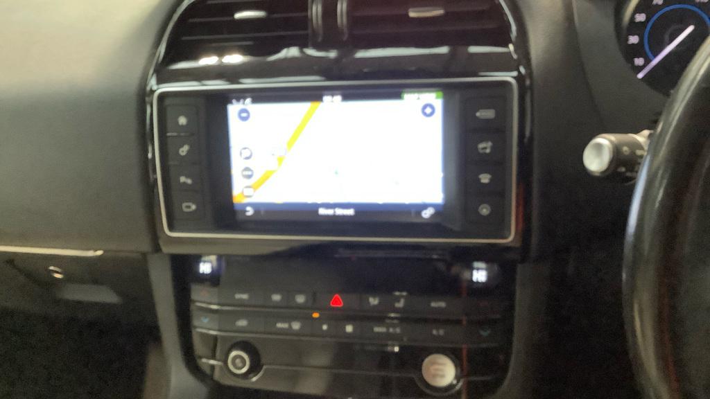 Jaguar F-PACE 2.0 D180 Prestige SUV 5dr Diesel Auto AWD Euro 6 (s/s) (180 ps)