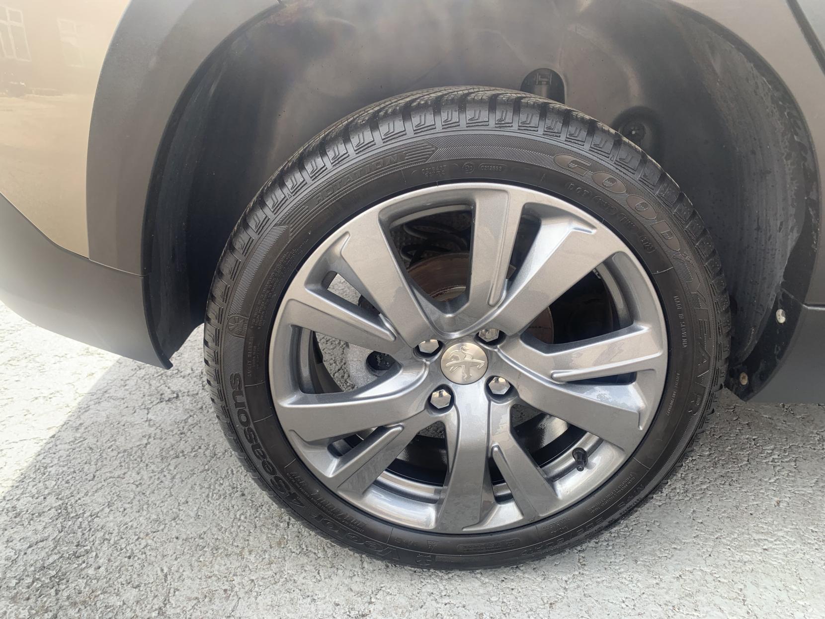 Peugeot 2008 1.2 PureTech Allure SUV 5dr Petrol Manual Euro 6 (s/s) (110 ps)