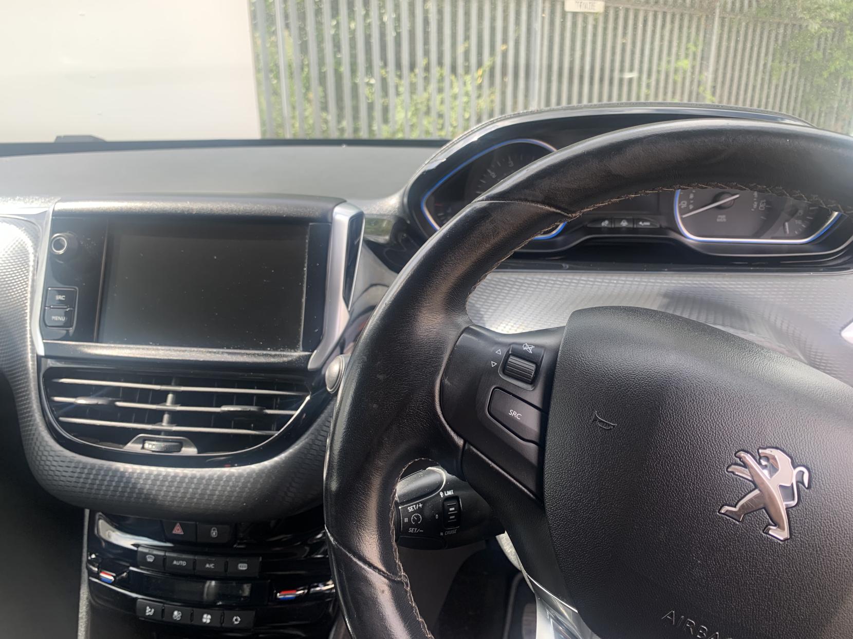 Peugeot 2008 1.2 PureTech Allure SUV 5dr Petrol Manual Euro 6 (s/s) (110 ps)
