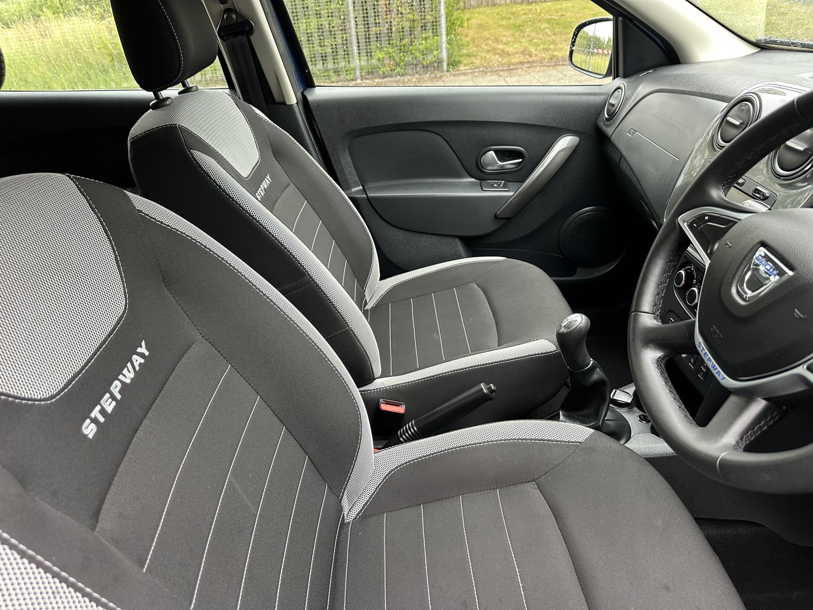 Dacia Sandero Stepway 0.9 TCe Comfort Hatchback 5dr Petrol Manual Euro 6 (s/s) (90 ps)