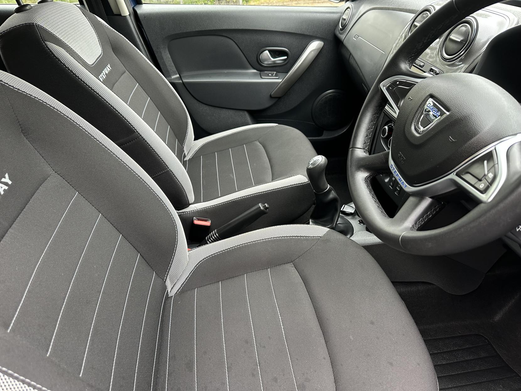 Dacia Sandero Stepway 0.9 TCe Comfort Hatchback 5dr Petrol Manual Euro 6 (s/s) (90 ps)
