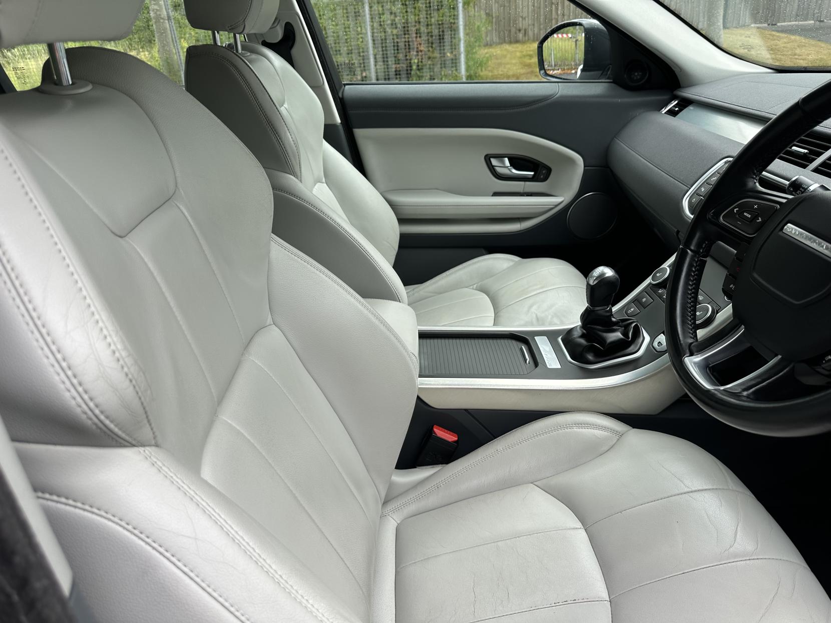 Land Rover Range Rover Evoque 2.0 eD4 SE SUV 5dr Diesel Manual FWD Euro 6 (s/s) (150 ps)