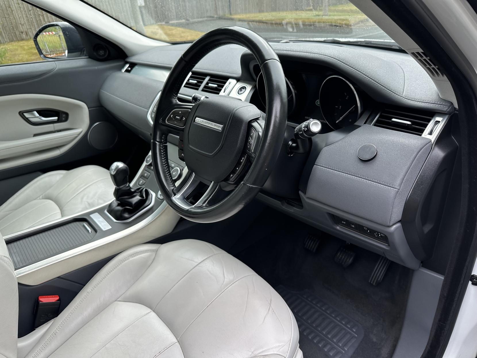 Land Rover Range Rover Evoque 2.0 eD4 SE SUV 5dr Diesel Manual FWD Euro 6 (s/s) (150 ps)