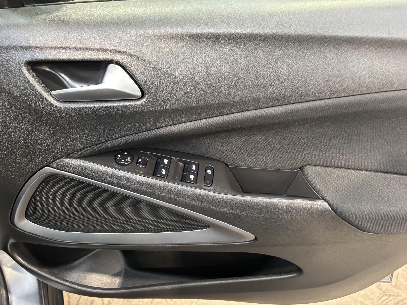 Vauxhall Crossland X 1.2 SE SUV 5dr Petrol Manual Euro 6 (83 ps)