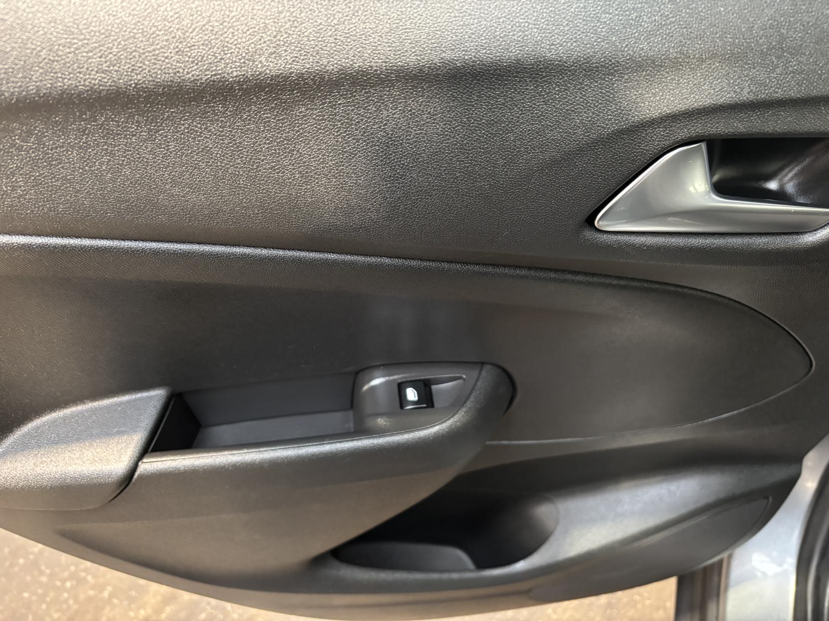 Vauxhall Crossland X 1.2 SE SUV 5dr Petrol Manual Euro 6 (83 ps)