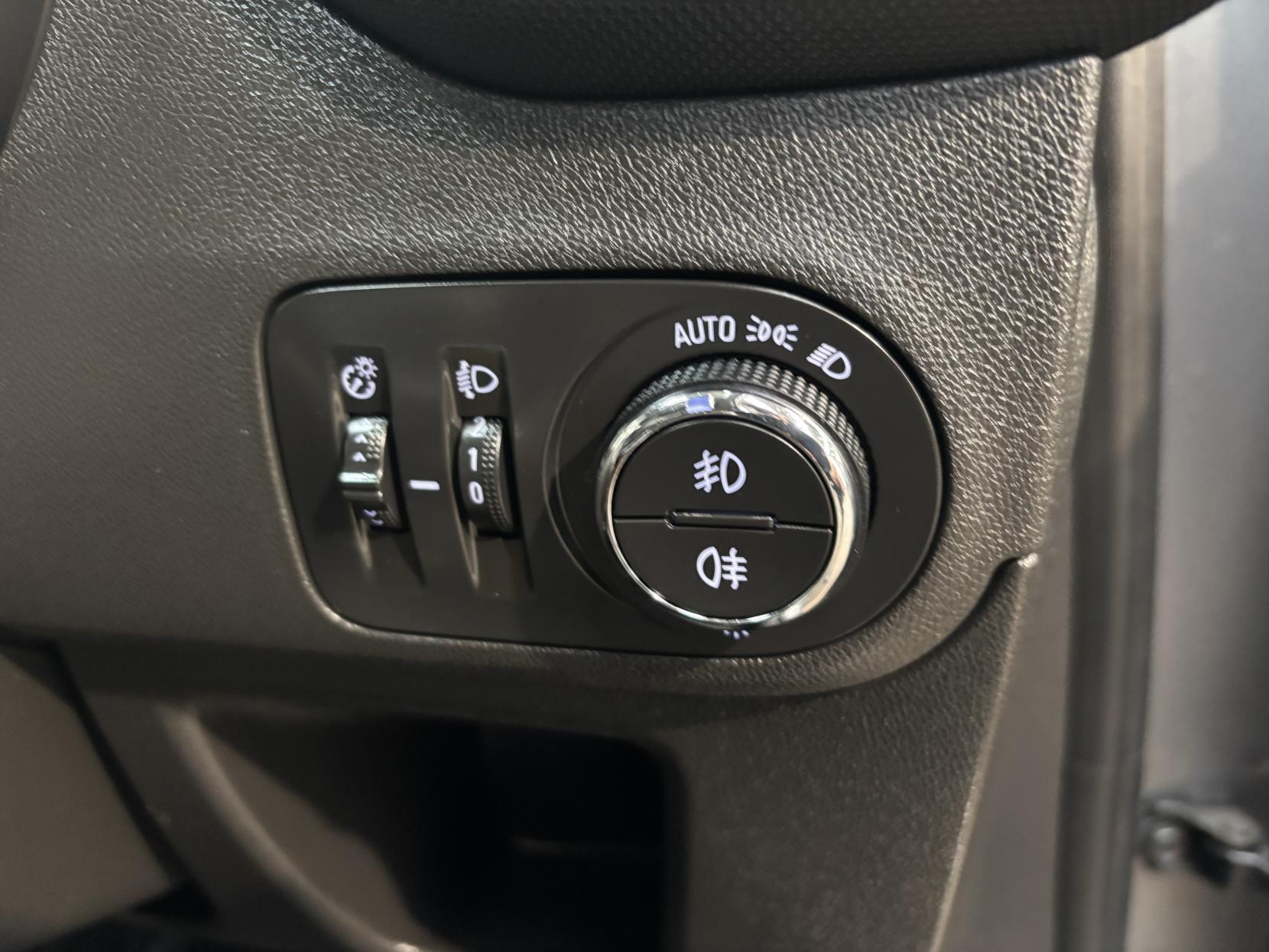 Vauxhall Crossland X 1.2 SE SUV 5dr Petrol Manual Euro 6 (83 ps)