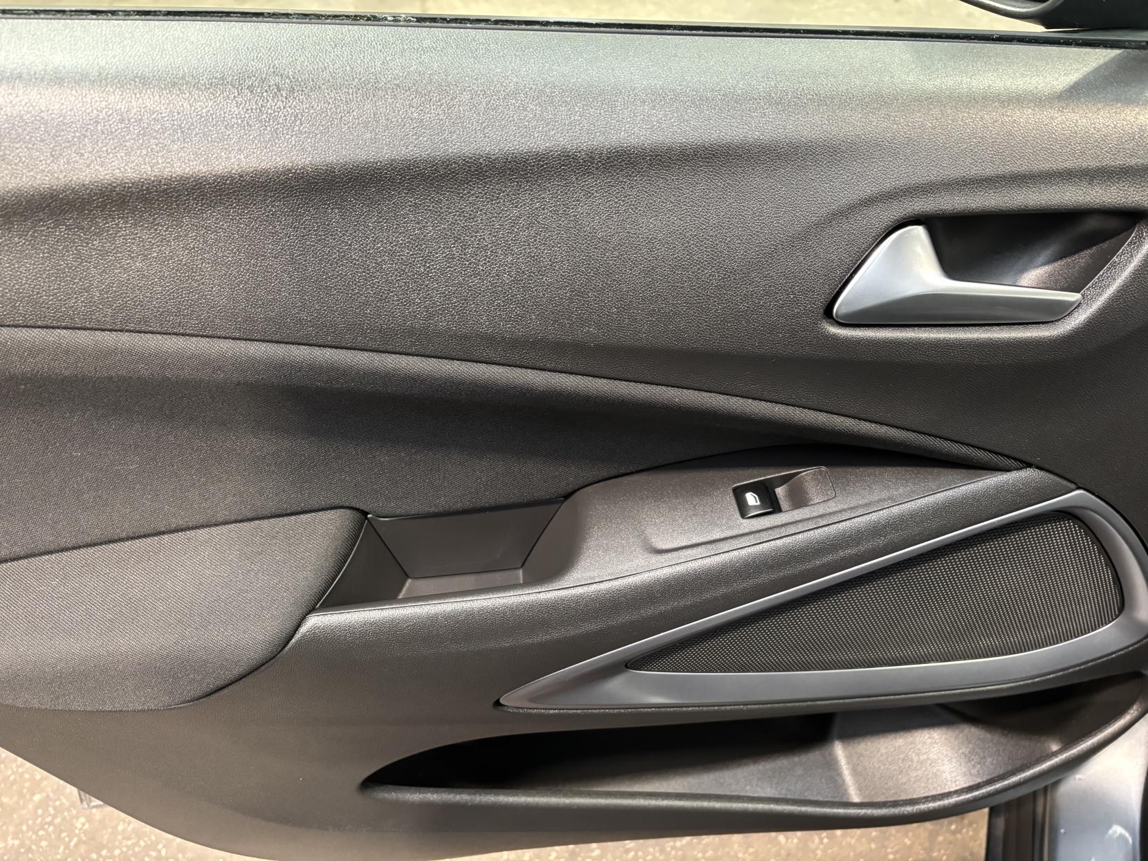 Vauxhall Crossland X 1.2 SE SUV 5dr Petrol Manual Euro 6 (83 ps)