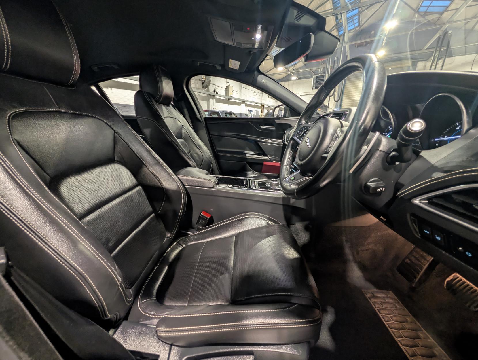 Jaguar XE 2.0d R-Sport Saloon 4dr Diesel Auto Euro 6 (s/s) (180 ps)