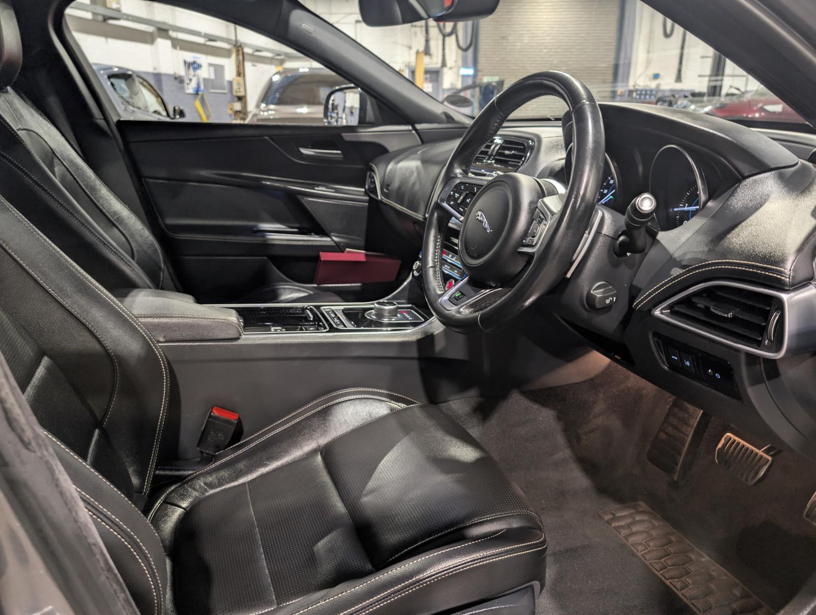 Jaguar XE 2.0d R-Sport Saloon 4dr Diesel Auto Euro 6 (s/s) (180 ps)